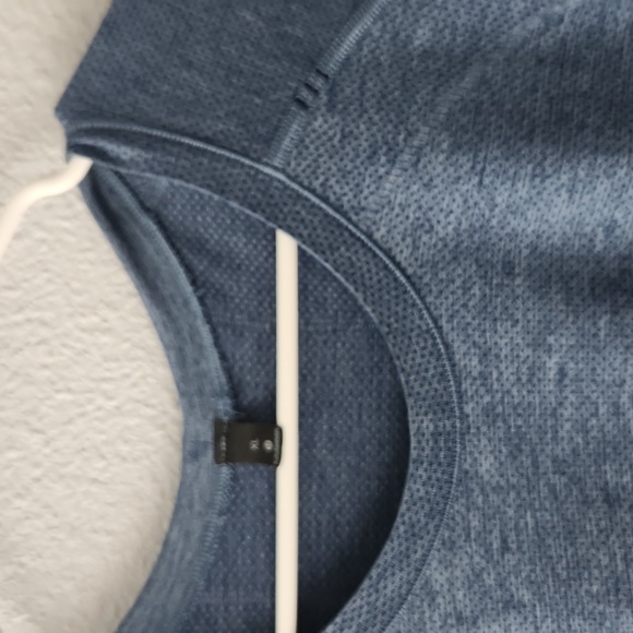 Lululemon mens Active shirt - Picture 4 of 4